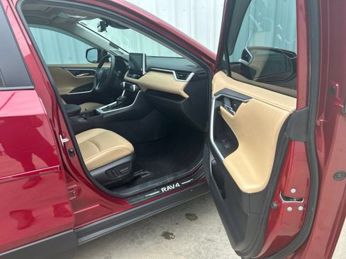 Used 2022 Toyota RAV4 Limited AWD/4WD image 16