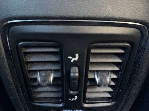 Used 2017 Jeep Grand Cherokee Limited w/ Luxury Group II image 32