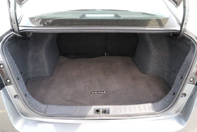 Used 2025 Nissan Versa SV FWD image 8