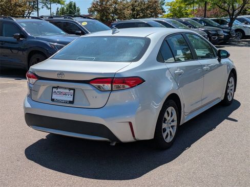 Used 2021 Toyota Corolla LE image 3