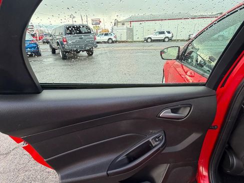 Used 2015 Ford Focus SE image 21