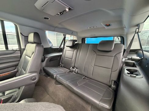Used 2018 Chevrolet Suburban LT image 19