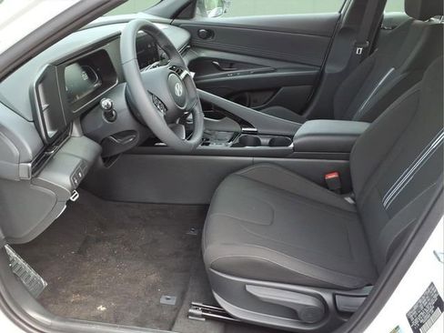 New 2026 Hyundai Elantra SEL Sport FWD image 10
