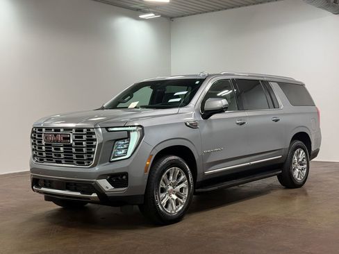Used 2025 GMC Yukon XL Denali AWD/4WD image 28