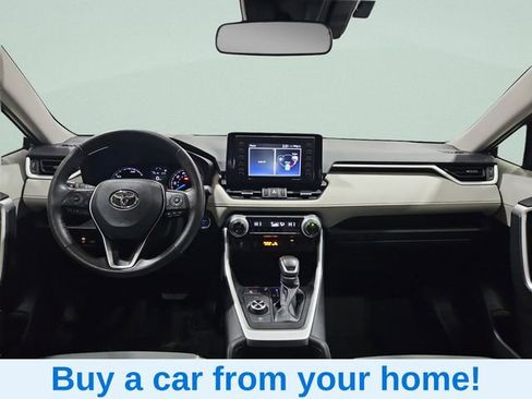 Used 2021 Toyota RAV4 XLE Premium image 3