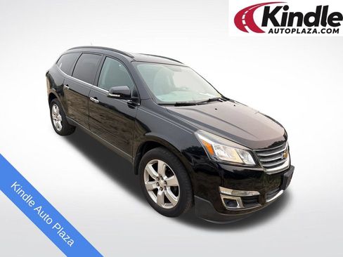 Used 2017 Chevrolet Traverse LT w/ Style and Technology Package FWD image 1