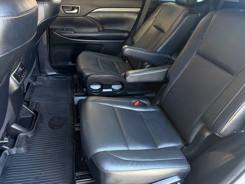Used 2019 Toyota Highlander Limited AWD/4WD image 19