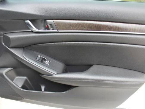 Used 2019 Honda Accord EX image 21
