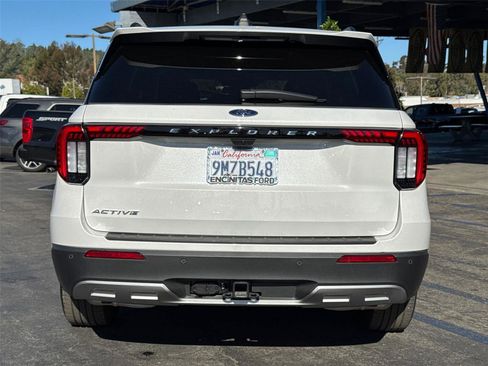 Used 2025 Ford Explorer Active w/ Active Comfort Package image 12