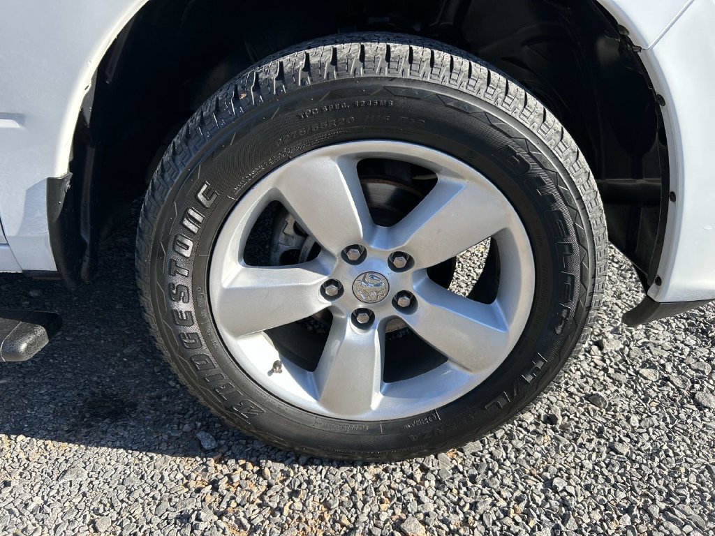 Used 2015 RAM 1500 Express RWD image 33