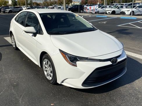 Used 2023 Toyota Corolla LE image 2