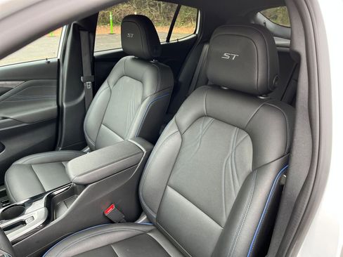 Used 2025 Buick Envista Sport Touring image 34