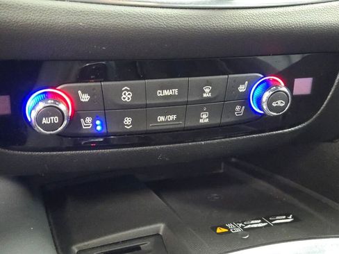 Used 2024 Buick Enclave Premium AWD/4WD image 26