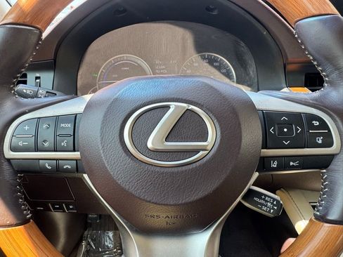 Used 2016 Lexus ES 300h w/ Luxury Package w/Wood Trim image 9