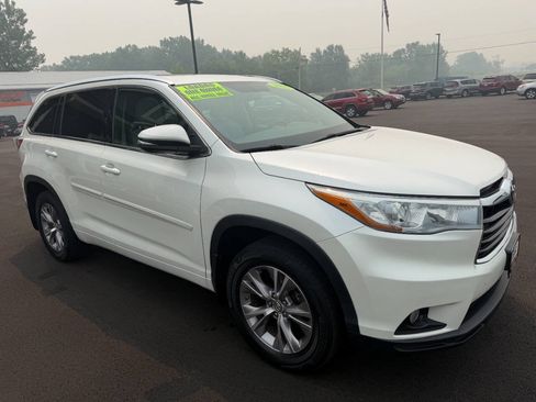 Used 2015 Toyota Highlander XLE AWD/4WD image 7