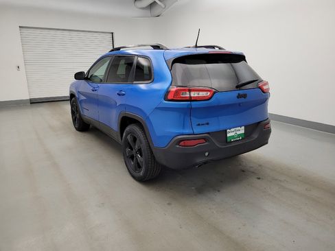 Used 2018 Jeep Cherokee Latitude w/ Altitude Package AWD/4WD image 5