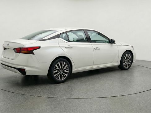 Used 2025 Nissan Altima 2.5 SV image 9