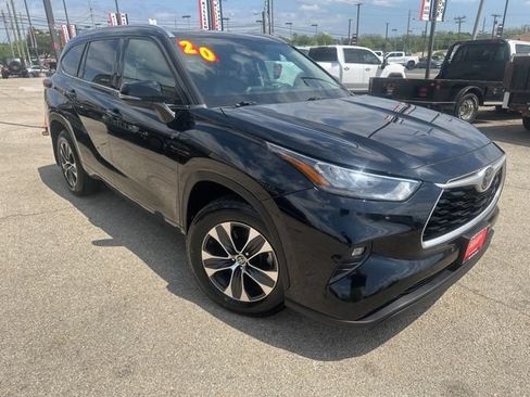 Used 2020 Toyota Highlander XLE AWD/4WD image 4
