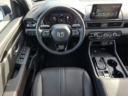 Certified 2025 Honda Pilot Black Edition image 11