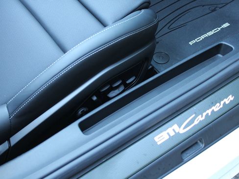 Used 2024 Porsche 911 Carrera image 27