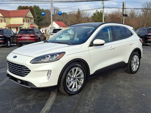 Used 2021 Ford Escape Titanium w/ Titanium Elite Package image 3