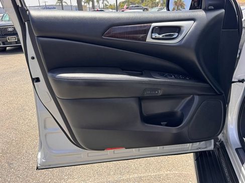 Used 2015 Nissan Pathfinder Platinum w/ Cargo Package FWD image 16