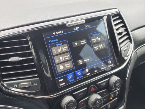 Used 2020 Jeep Grand Cherokee Limited w/ Luxury Group II image 32