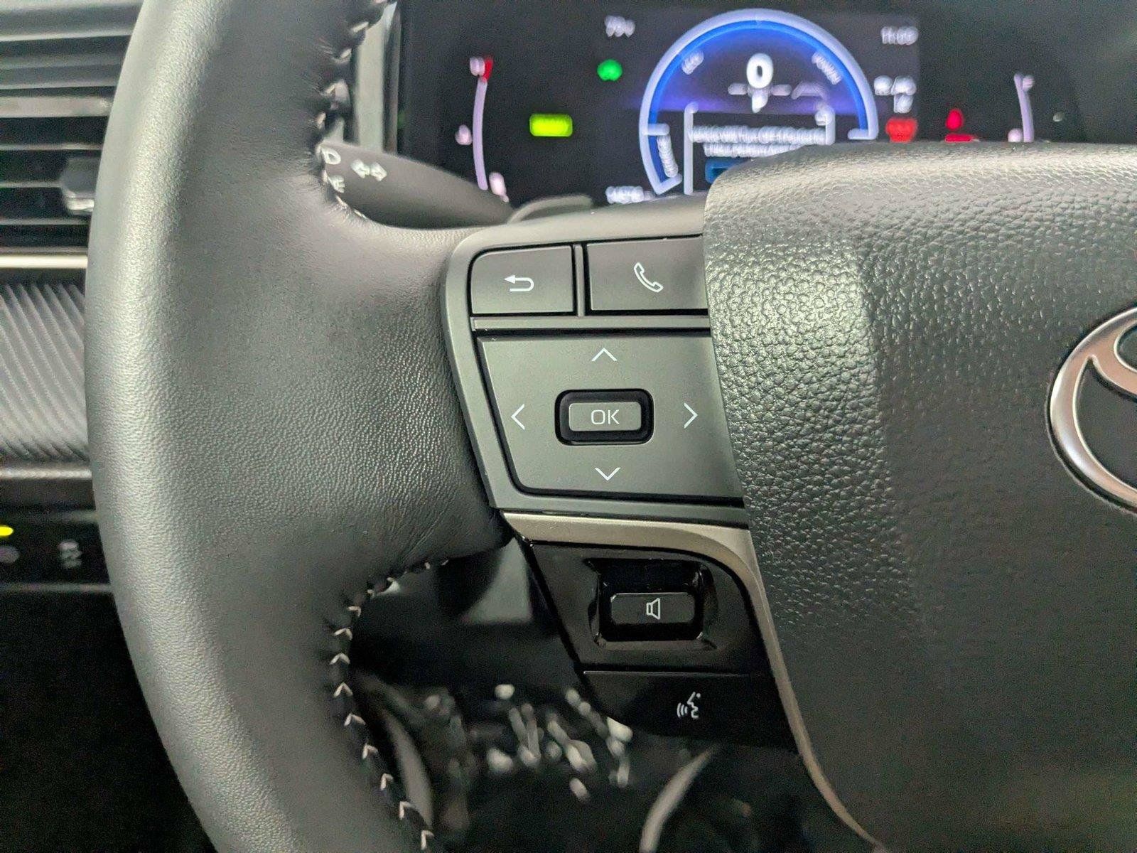 Used 2026 Toyota Camry SE FWD image 15