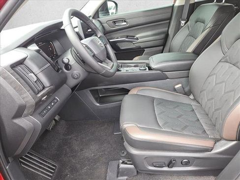 New 2026 Nissan Pathfinder Platinum image 10