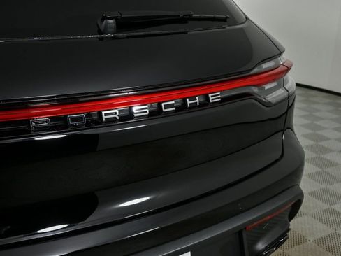 Used 2026 Porsche Macan AWD/4WD image 37