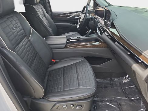 Used 2024 Cadillac Escalade ESV Sport Platinum w/ LPO, ONYX Package AWD/4WD image 12