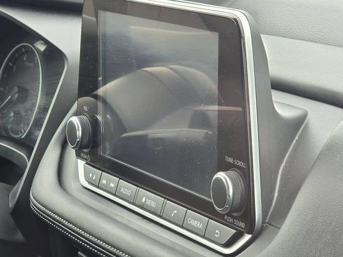 Used 2024 Nissan Rogue S AWD/4WD image 16