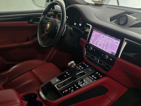 Certified 2023 Porsche Macan AWD/4WD image 30