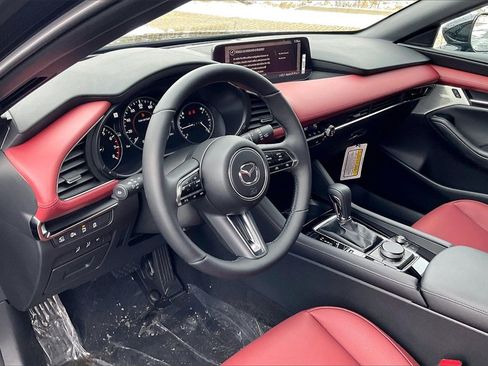 New 2026 MAZDA MAZDA3 Hatchback w/Premium Plus Pkg image 8