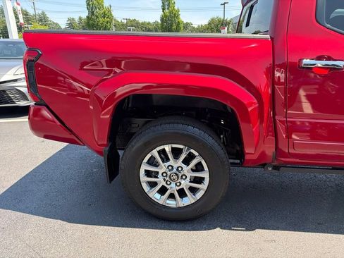 Certified 2025 Toyota Tacoma Limited AWD/4WD image 4
