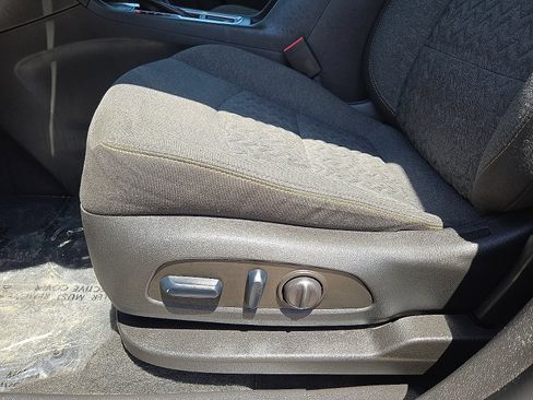 Used 2023 Chevrolet Equinox LT FWD image 24