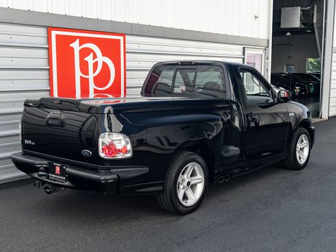 Used 2004 Ford F150 Lightning RWD image 33