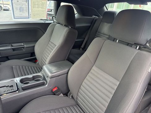 Used 2014 Dodge Challenger SXT image 13