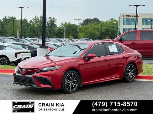 Used 2023 Toyota Camry SE w/ Convenience Package FWD image 3