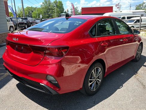 Used 2023 Kia Forte LXS w/ LXS Technology Package FWD image 5