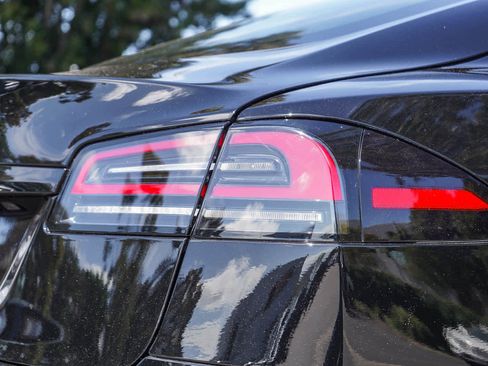 Used 2023 Tesla Model S AWD/4WD image 7