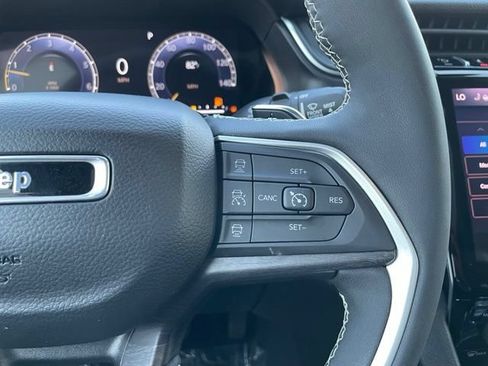 Used 2023 Jeep Grand Cherokee L Limited AWD/4WD image 16