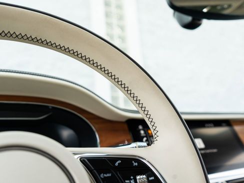 Certified 2023 Bentley Flying Spur V8 AWD/4WD image 32