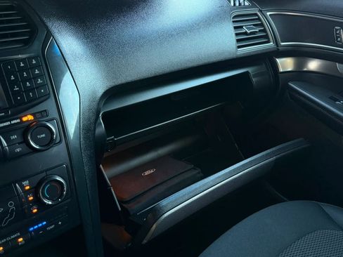 Used 2018 Ford Explorer XLT AWD/4WD image 55