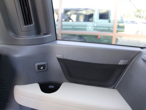 Used 2024 Land Rover Defender 130 X image 47