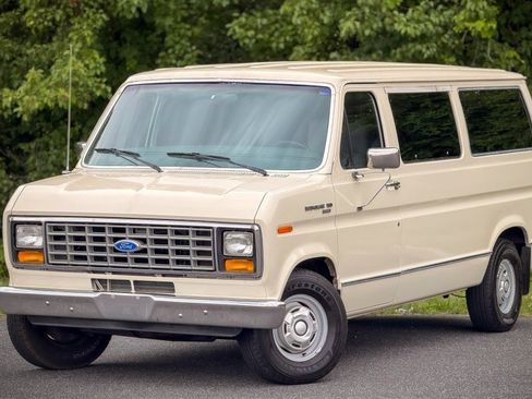 Used 1990 Ford E-150 and Econoline 150 RWD image 2
