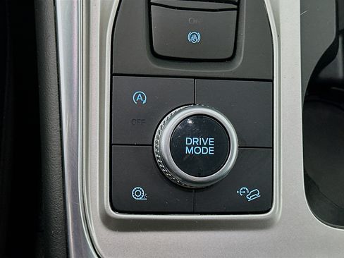 Used 2021 Ford Explorer XLT w/ Equipment Group 202A AWD/4WD image 25