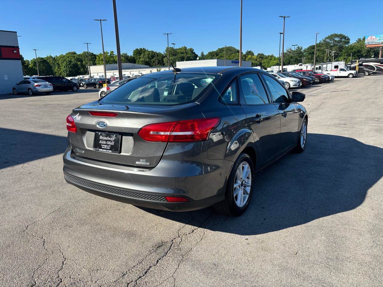 Used 2015 Ford Focus SE FWD image 3