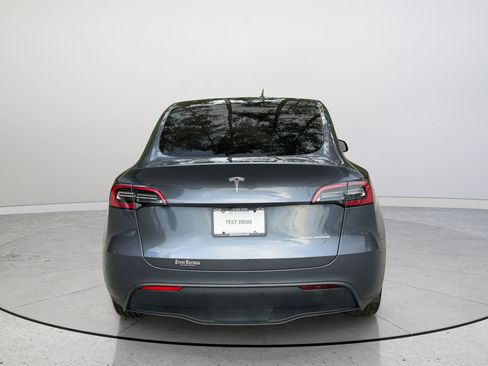 Used 2023 Tesla Model Y AWD image 7