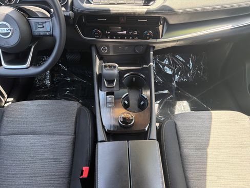 Used 2021 Nissan Rogue SV AWD/4WD image 18